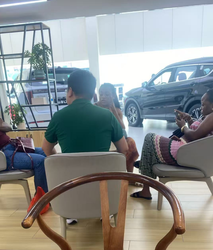 African customers purchase Chinese automobiles